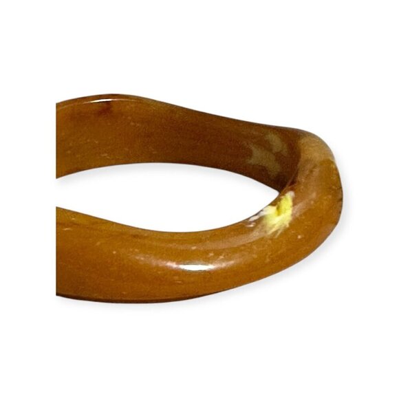 Vintage Art Deco Marbled Amber Bakelite Bangle Bracelet, Wavy design - Picture 8 of 12
